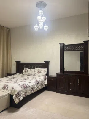 للبيع غرفه نوم كلاسيك خشب قوي تفصيل