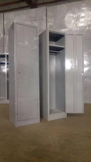steel cabinut / wardrobe / doulab