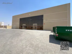 Showroom for Rent in Umm Al Thuoob Industrial Area – 6,500 Sq.ft Water, Electricity & Sewage Conne
