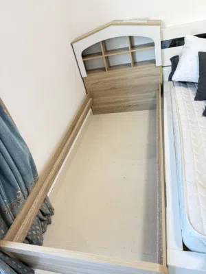 For kids Singal bed For sell without mattress same like new