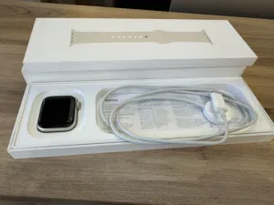 Apple Watch SE 2 40MM Starlight مستعملة