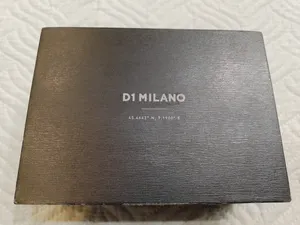 ساعة D1 milano الاصلية مع كامل مرفقاته شبه الجديد مستعمل بحالة الوكاله خفيفة  مصنوعة poly carbon