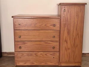 تخت اطفال و وحدة ادراج خشب طبيعي بجودة ممتازة