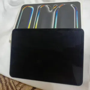 ipad pro M4 256GB بحالة ممتازه  كفالة شركة أبل فعاله لتاريخ 11/08/2026
