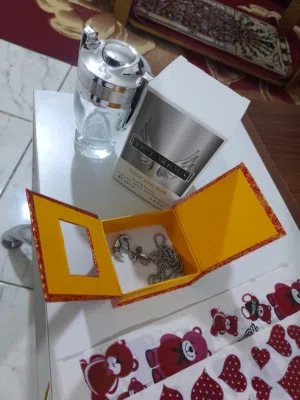 بكج هدية مميزة للرجال/لشباب  علبة عطر مع سنسال بعلب فاخرة وكيس هدايا مميزة
