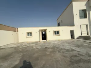 ثلاث غرف و مجلس مدخل خاص من الشارع   – أول ساكن – مدينة الرياض- جنوب الشامخه