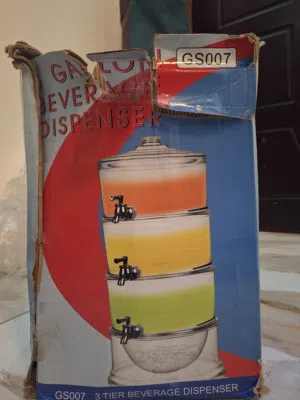 صحون ومعالق واطباق للتقديم زجاج واكريلك.