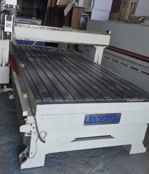 مكنة cnc فل شيت نوع صيني شبه جديدة ومكنة ليزر صيني فل شيت نظيفة جدا A nearly new, full-sheet CNC ma