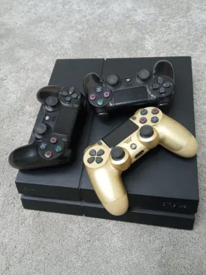 ps4 fat مهكر نظيف معاه 3 يدين