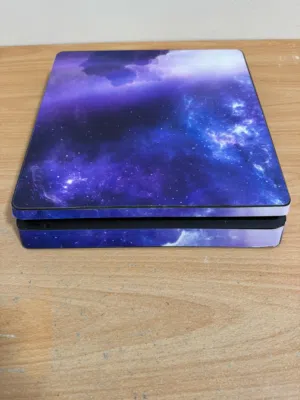 Ps4 slim جوده ممتازه مع شنطه جديده وكيبلات اصليه و جهاز تقليد جديد