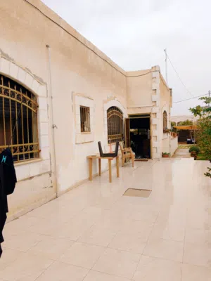 220 m2 3 Bedrooms Townhouse for Sale in Madaba Madaba Center