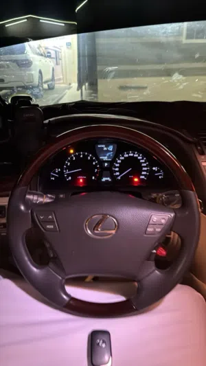 Used Lexus LS in Al Ain