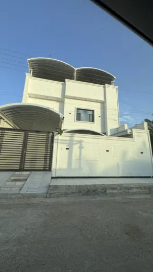 بيت للبيع حي الاندلس 205 م مقابل حديقه خدمات