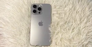 iPhone15 Pro ماكس ماكس بطارية 85 جيجا 265  بحالة ممتازه وكالة التلفون ولا خدش لونه التكنيكل