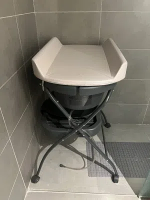 Baby Changing Table + Bath (2 in 1) – Excellent Condition