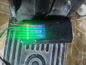 سكوتر جديد مستعمل شويه عليه بطاريه قويه ويجي مع شحن سريع ملاحظه السكوتر سريع