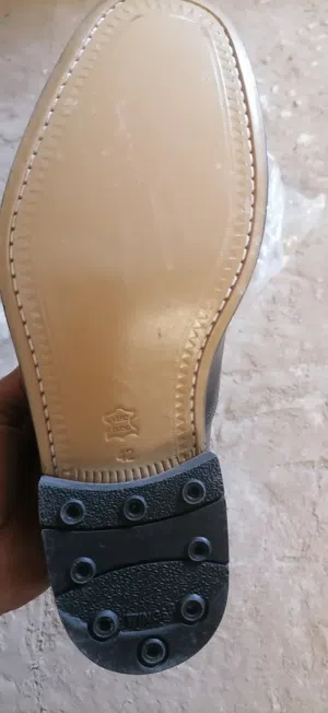 كندرة شرطة مقاس 42