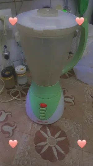 مولينكس عدد 2 شفاط مطبخ عدد واحد جديد قاروره ماء جديده غير مستعمله وشفاط حجو صفير بكرتونته والملينكس