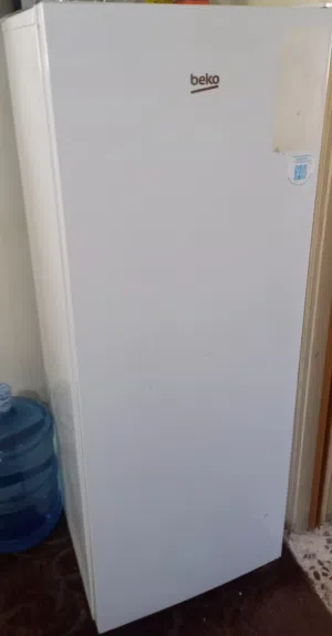 فريزر BEKO بحالة ممتازة ،تقريبا 160لتر .