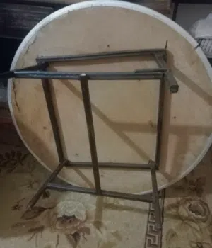 طبلية فورميكا متينة تقيلة ومحملة بقاعدة وأرجل حديد