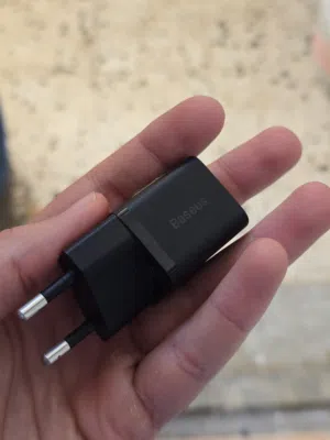 شاحن Baseus أصلي (GaN 30W) سريع جداً - بحالة ممتازة