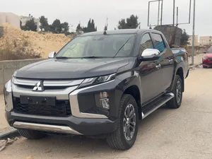 ميتسوبيشي-تندر-آخر-كمية-وآخر-الوان