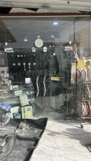 واجة محل بابين الارتفاع 3 متر والعرض 280 للبيع