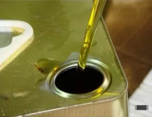 زيت زيتون بلدي مخزن موسم الماضي مكفول  افحص في دائره الغذاء والدواء