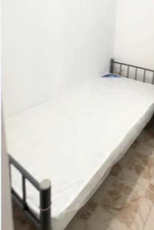 غرفة للمشاركه في صناعية العين الحراج/A room for sharing in the Al Ain Industrial Estate.