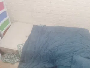 فرشات   مستعمل خفيف 3اشهر فرشه بلون بني طبيه وفرشه بلون ابيض زمبركيه