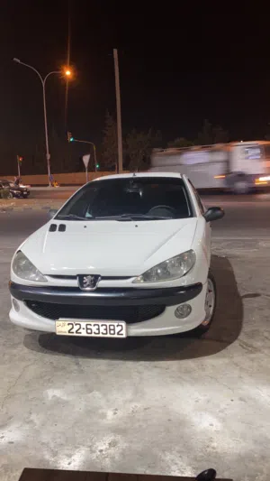 سيارة بيجو 206 كوبيه موديل 2009 بحالة جيدة مع مميزات مستعملة