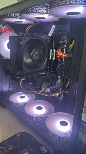 كمبيوتر بحاله الوكاله مستعمل 5 شهور بس مع شاشه msi mag244 24 inch 200 hz