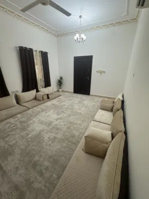 للبيع مجلس بحالة ممتازة، قليل الاستخدام  Majlis for sale, excellent condition, barely used.