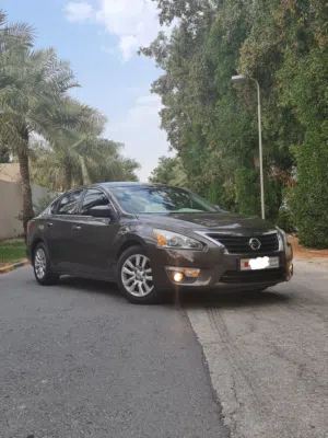 للبيع نيسان التيما موديل 2013 اربعة سلندر