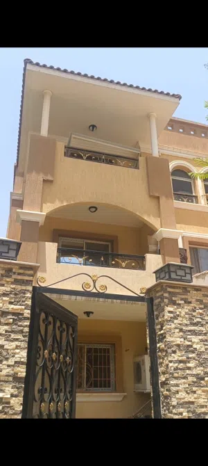 الخمايل ارضي بحديقه موقع مميز جدا سوبر لوكس