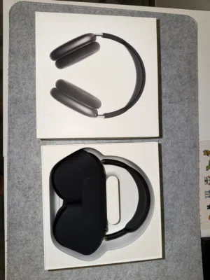 سماعة AirPods Max lightning استعمال خفيف  (قابل للمساومة)