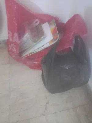 متوفر كتب أولي تانوي وكراسات مستعمل نطيف