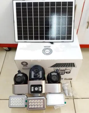 كاميرا المراقبة الشبح الجديدة تعمل بالطاقة الشمسية الكرتونة الفضية إضاءة قوية: مزودة بكشافات ليد