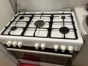 طباخ و ثلاجة للبيع