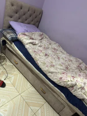 سرير بحاله جيده اتصال ع