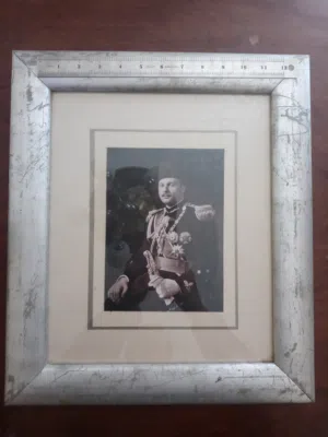 للبيع برواز ملكي للملك فاروق نادر مغلف محكم