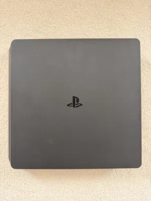 Ps 4 with controller + games