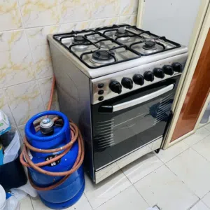 غاز اربع يعيون نظيف وبحاله جيده مع جرة غاز و منظم وبايب كامل