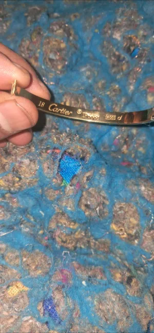 (cartier love bracelet )used like new u will come and check i like and buy