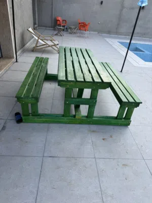 كراسي من الخشب الطبيعي للحديقة والاستراحات مناسب للأطفال والكبار بمقاسات مختلفة وألوان متنوعة