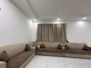 كراسي جلوس 5 كراسي لي 15 شخص.