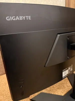 Gigabyte 32QC