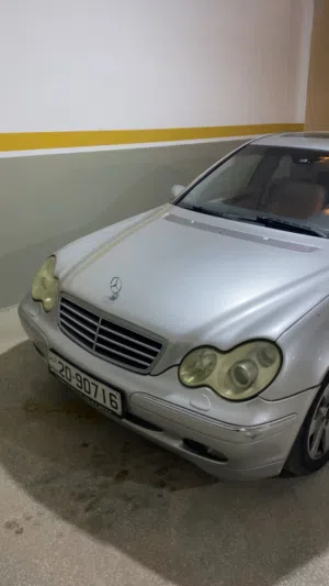 مرسيدس بنز C200 2004
