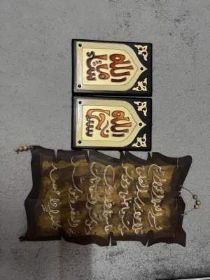 بروازين باللون الذهبي و البني و لوحة لون بني