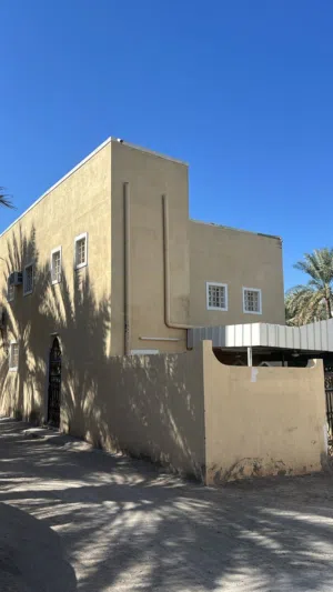 150 m2 4 Bedrooms Townhouse for Sale in Al Dakhiliya Nizwa